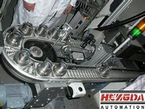 柔性鏈輸送線在醫(yī)藥、機械零件、食品和飲料工業(yè)中的應用是什么？