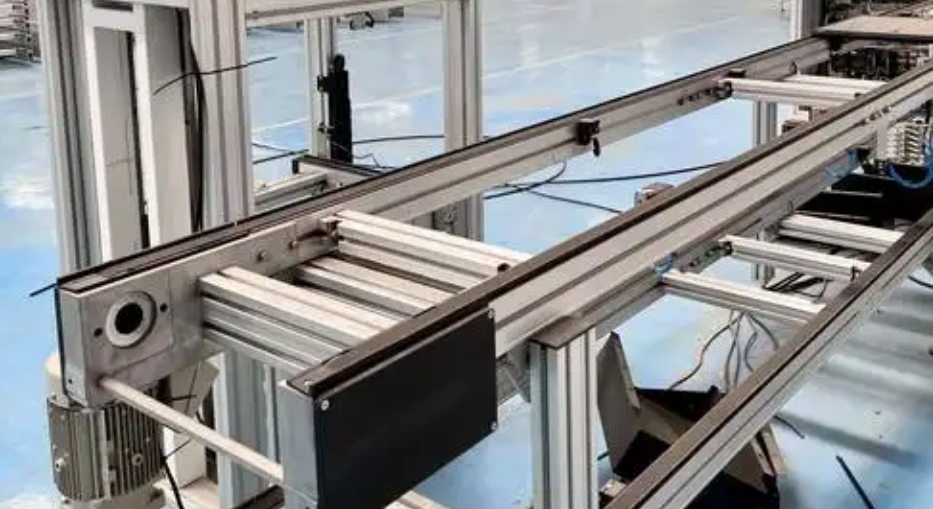 選擇電機(jī)驅(qū)動(dòng)柔性輸送線時(shí)，需考慮以下因素