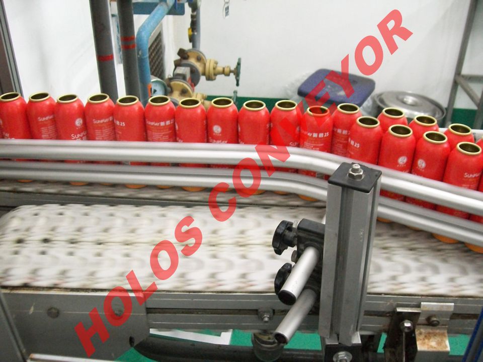 　　從國(guó)內(nèi)的實(shí)際應(yīng)用情況來看，皮帶輸送機(jī)的絞車?yán)o和液壓拉緊可以實(shí)現(xiàn)自動(dòng)控制并且拉緊力可以調(diào)節(jié)，重錘拉緊裝置有著較高的安全可靠性。隨著工業(yè)和技術(shù)的發(fā)展，并且有著長(zhǎng)距離、大運(yùn)量、高帶速特征的大型皮帶輸送機(jī)已經(jīng)成為發(fā)展主流，由此對(duì)拉緊裝置提出了更高的要求，傳統(tǒng)的拉緊裝置逐漸顯示出其缺點(diǎn)，技術(shù)人員已將對(duì)拉緊裝置的研究方向逐步轉(zhuǎn)入到自動(dòng)拉緊領(lǐng)域。如中礦業(yè)大學(xué)開發(fā)的YZL系列皮帶輸送機(jī)液壓絞車式自動(dòng)拉緊裝置，它能根據(jù)帶式輸送機(jī)起動(dòng)加速階段和平穩(wěn)運(yùn)行階段對(duì)輸送帶拉力的不同要求，提供相應(yīng)的輸送帶拉力，并且在輸送帶拉力發(fā)生變化時(shí)準(zhǔn)確監(jiān)測(cè)并且及時(shí)的自動(dòng)調(diào)整。